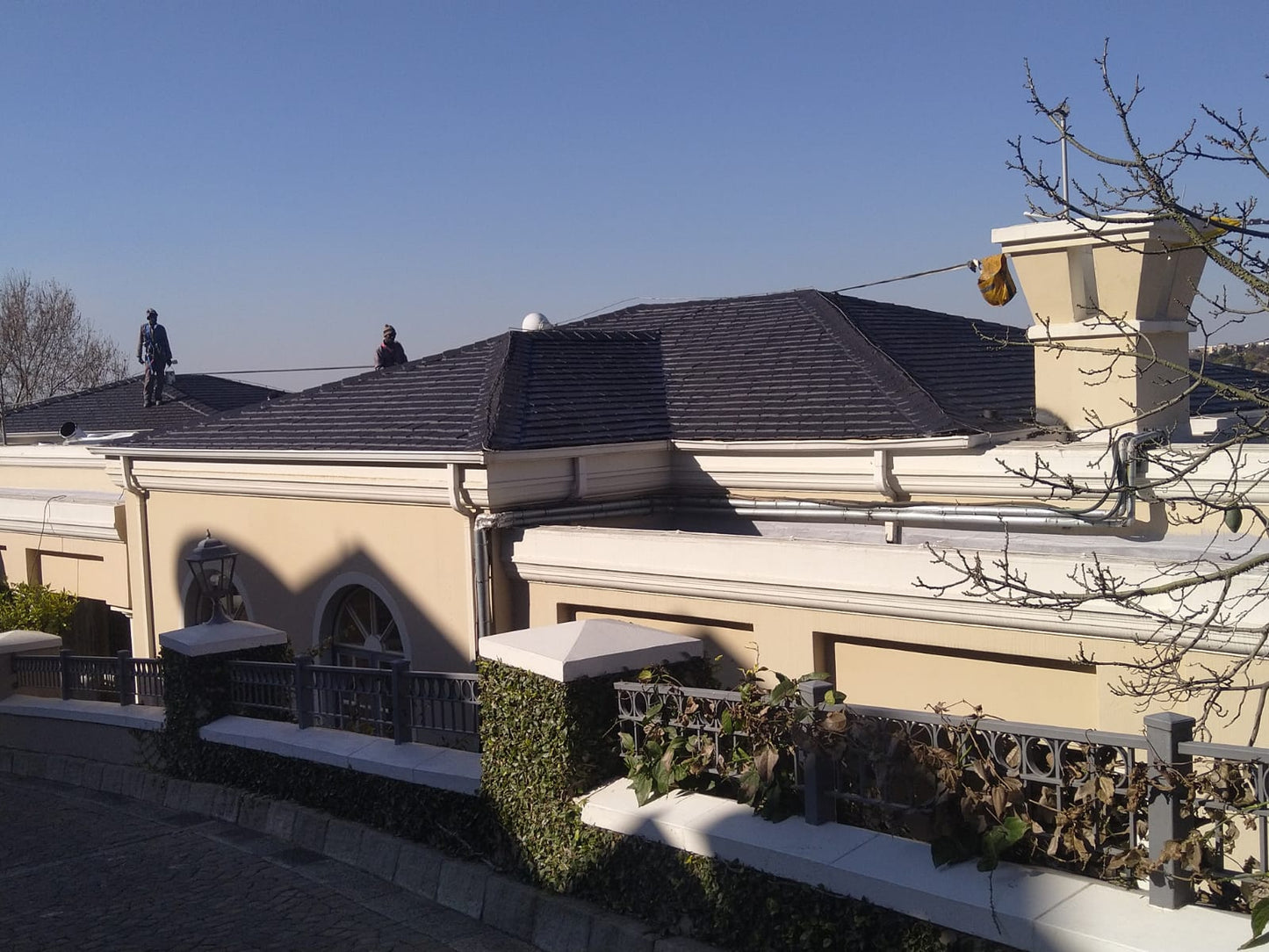 AsbestoFlex – Flexible Acrylic Coating for Asbestos Roofs